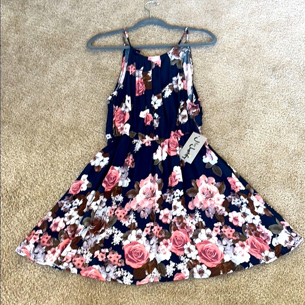 Juniors Beautiful Floral dress.  Size Small